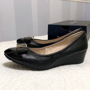 Cole Haan Emory Bow Wedge Black Leather. Size 7 ( BNIB) Brand New In Box
